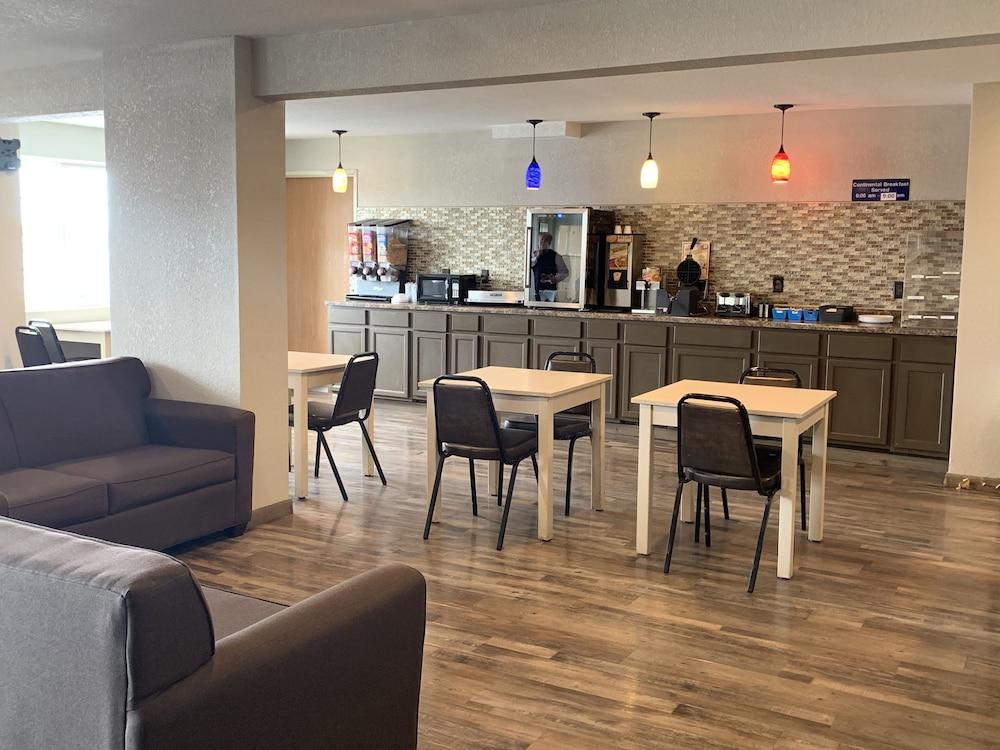 Microtel Inn & Suites By Wyndham Фон-дю-Лак Экстерьер фото